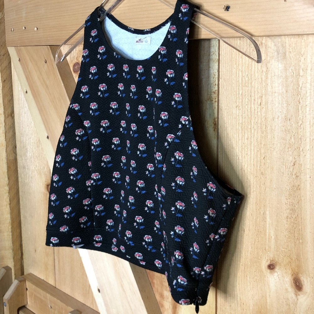 holister | knit crop top in black floral - Picture 3 of 5